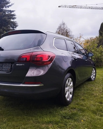 Opel Astra cena 32500 przebieg: 200000, rok produkcji 2015 z Olsztyn małe 667